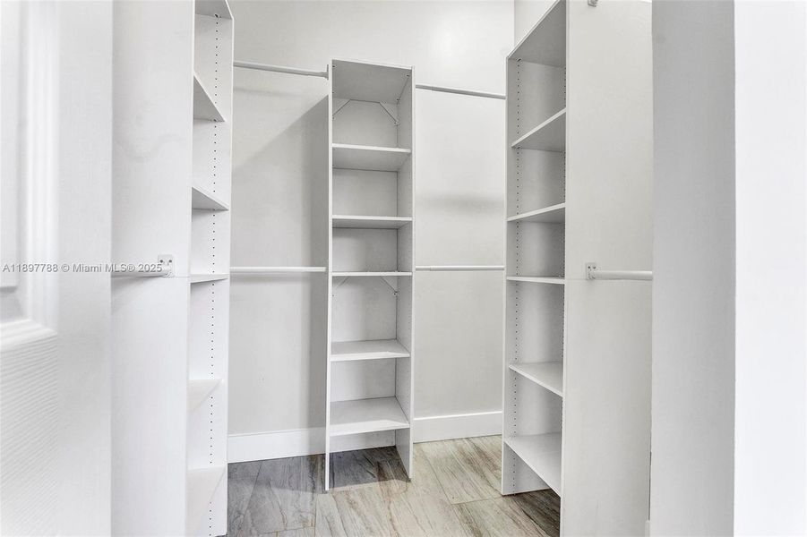 Spacious, unfurnished interior of a new home in , Hollywood (Image 36).