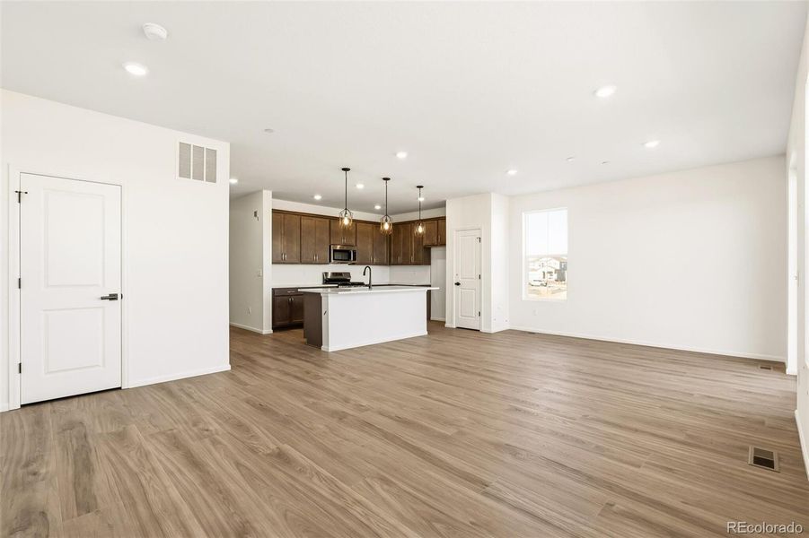 Spacious, unfurnished interior of a new home in The Nest Classic at Canyon Creek, Erie (Image 18).
