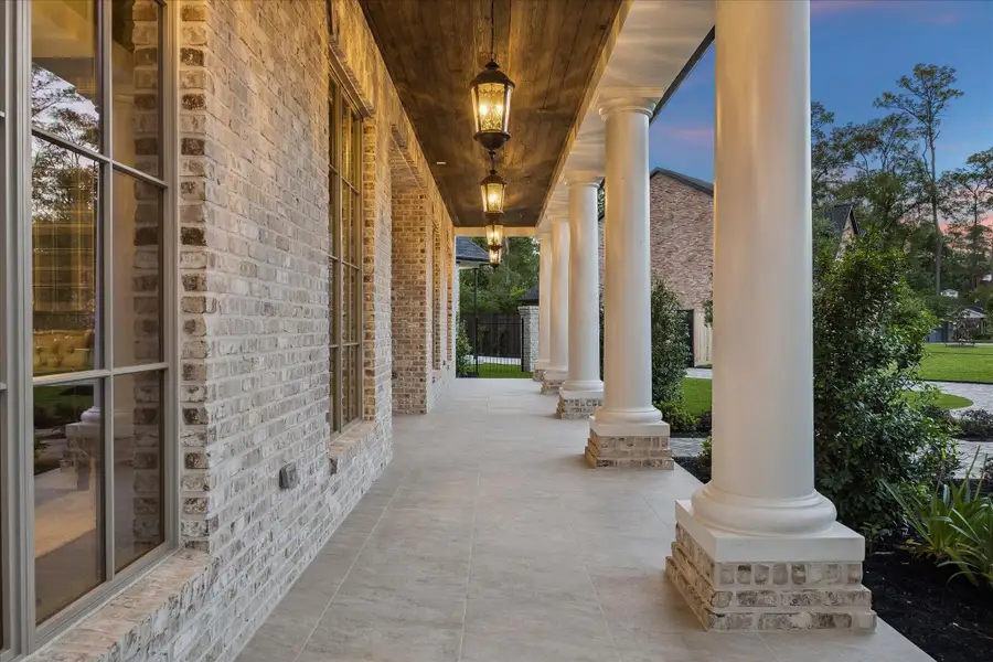 INVITING FRONT PORCH