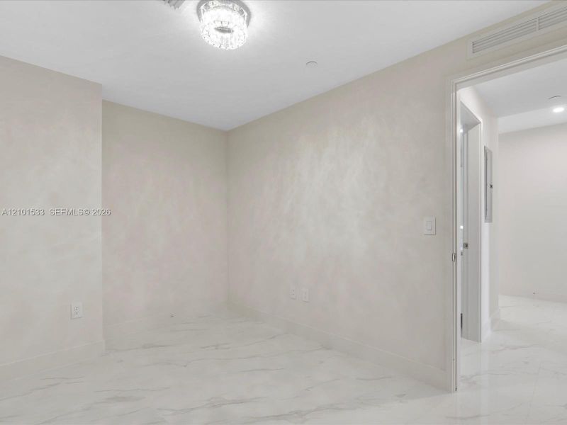 Spacious, unfurnished interior of a new home in Aria Reserve, Miami (Image 39).