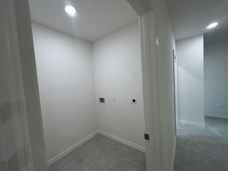 Spacious, unfurnished interior of a new home in Lehigh Acres, Lehigh Acres (Image 24).