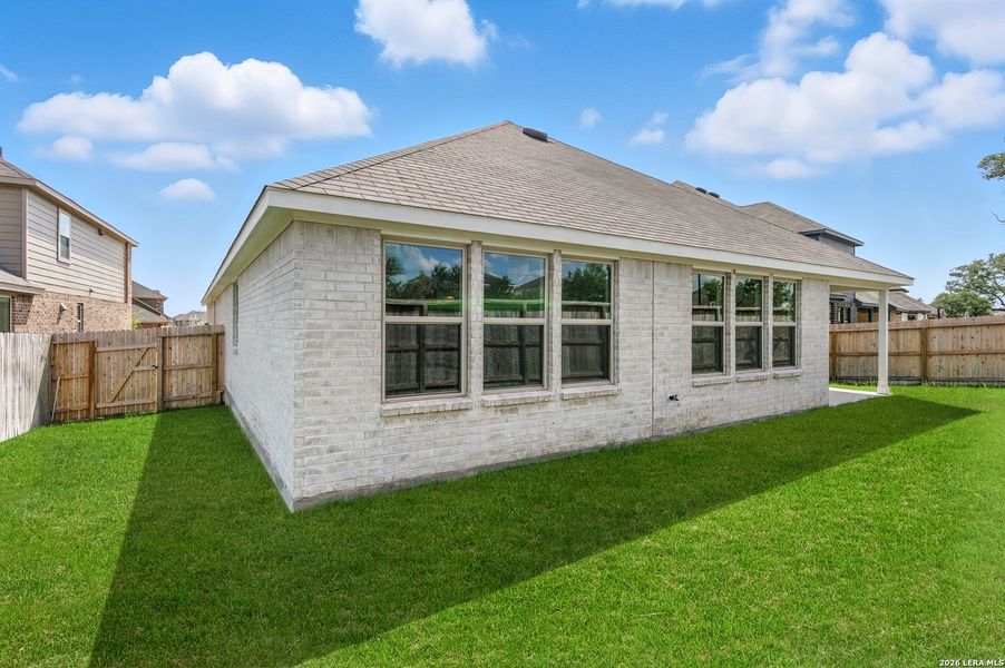 Exterior details and patio area of a home in Nopal Valley, San Antonio (Image 3).