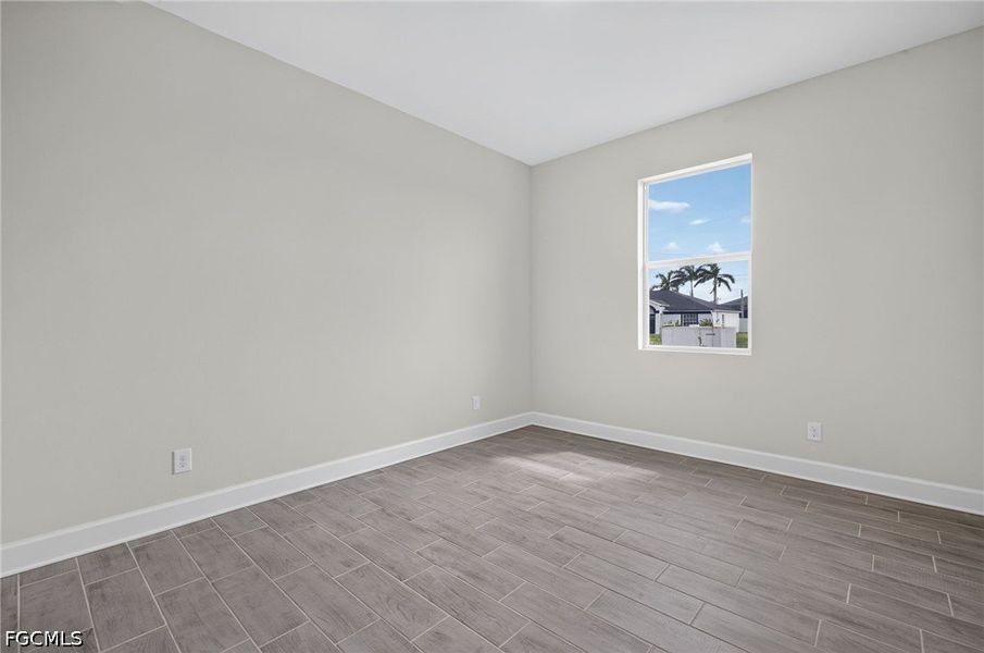 Spacious, unfurnished interior of a new home in Cape Coral, Cape Coral (Image 22).