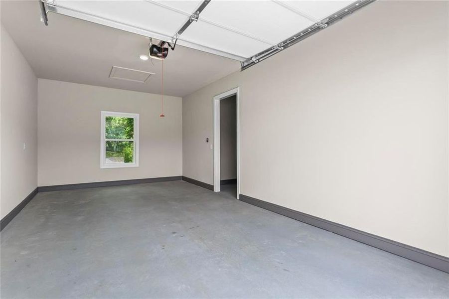 Spacious, unfurnished interior of a new home in , Dallas (Image 33).