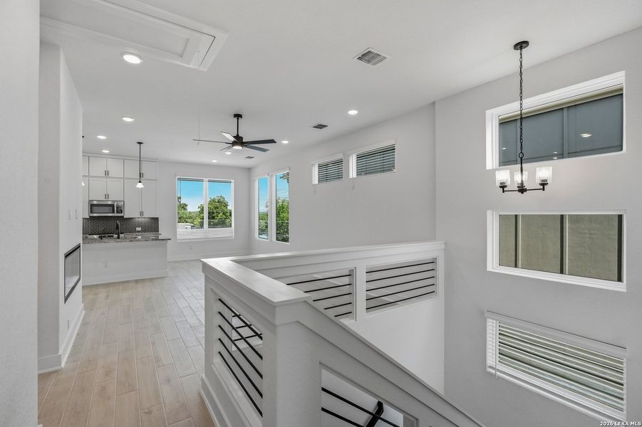 Spacious, unfurnished interior of a new home in Rose Hill, San Antonio (Image 31).