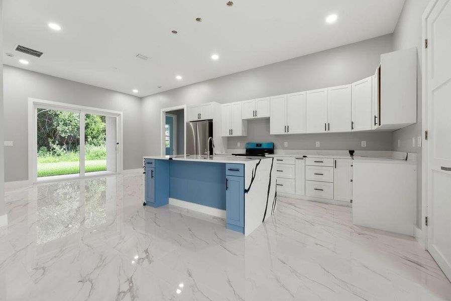 Image 33 of a home in .