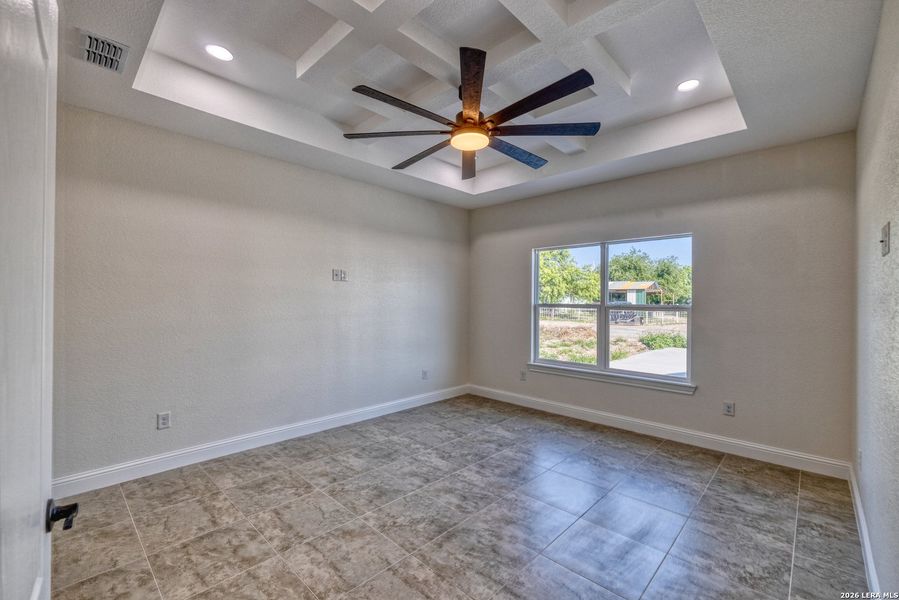 Spacious, unfurnished interior of a new home in , Eagle Pass (Image 15).