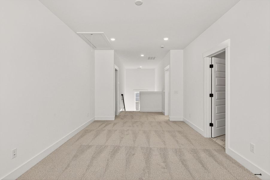 Spacious, unfurnished interior of a new home in Indigo Place, North Charleston (Image 21).