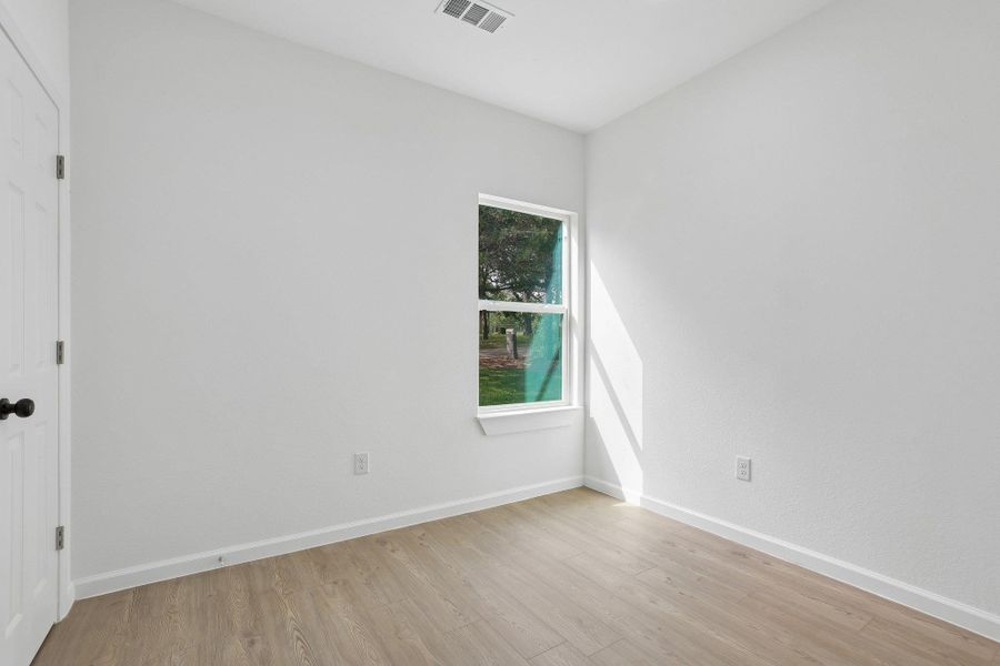 Spacious, unfurnished interior of a new home in , Bastrop (Image 24).
