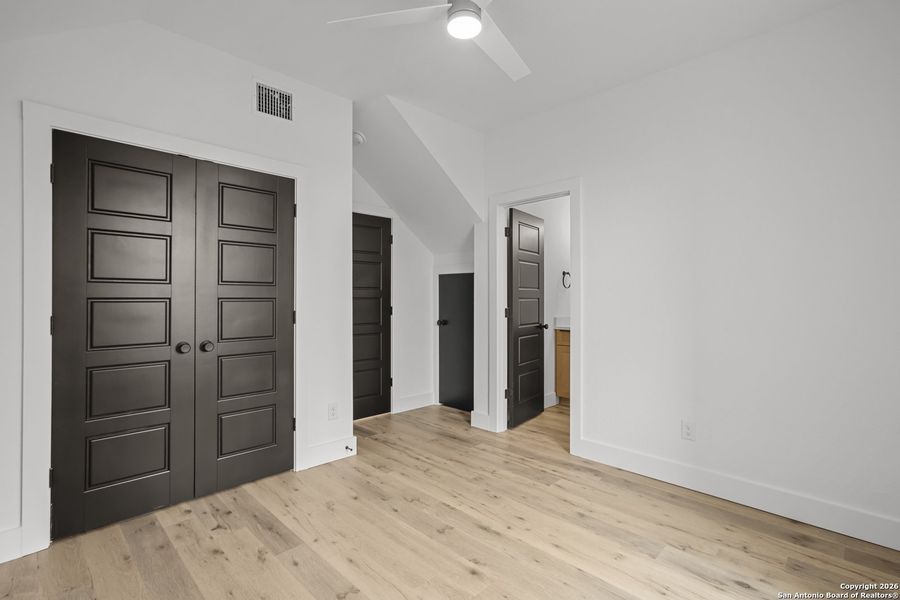 Spacious, unfurnished interior of a new home in , San Antonio (Image 24).