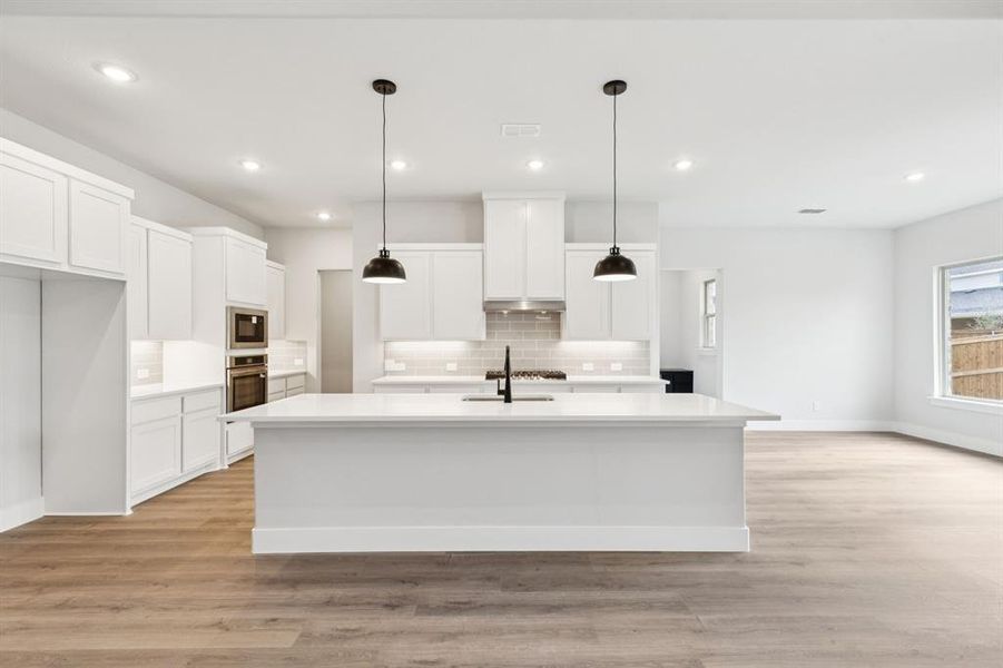 Furnished interior view inside a new home in Dove Hollow, Waxahachie (Image 8).