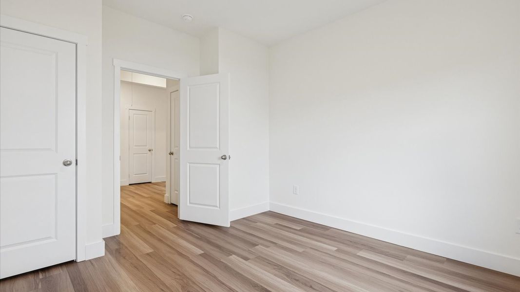 Spacious, unfurnished interior of a new home in Millstone Village, Morristown (Image 17).