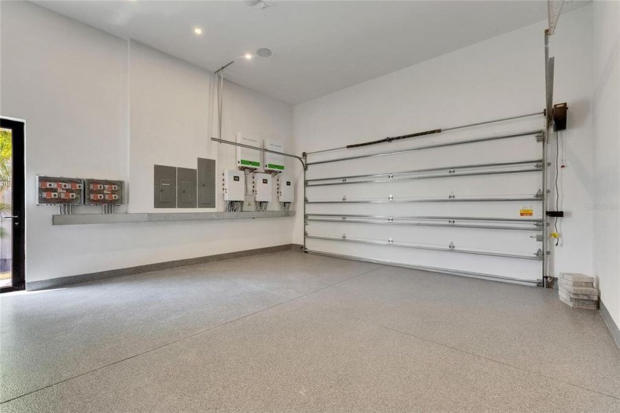 Spacious, unfurnished interior of a new home in , Apollo Beach (Image 90).