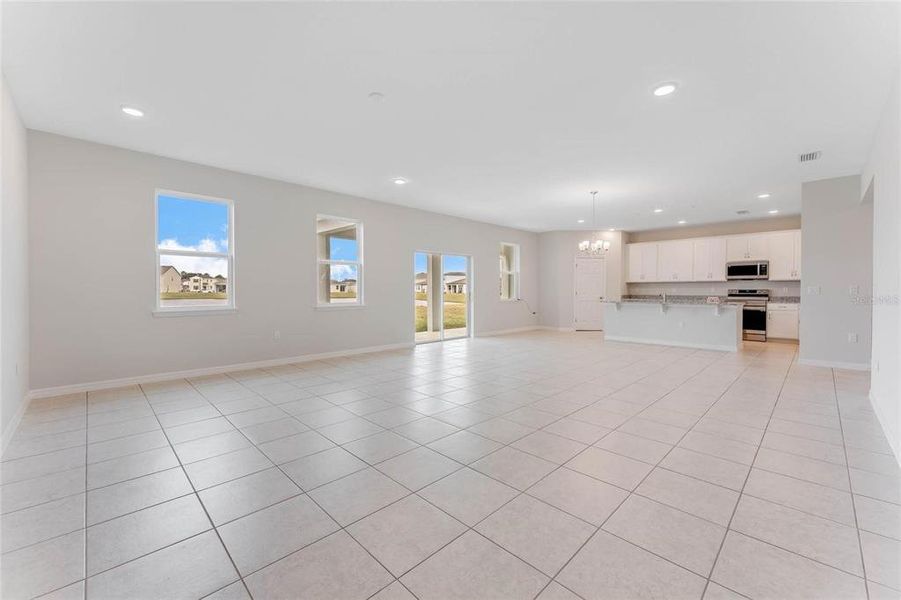 Spacious, unfurnished interior of a new home in Covered Bridge at Liberty Bluff, Haines City (Image 19).