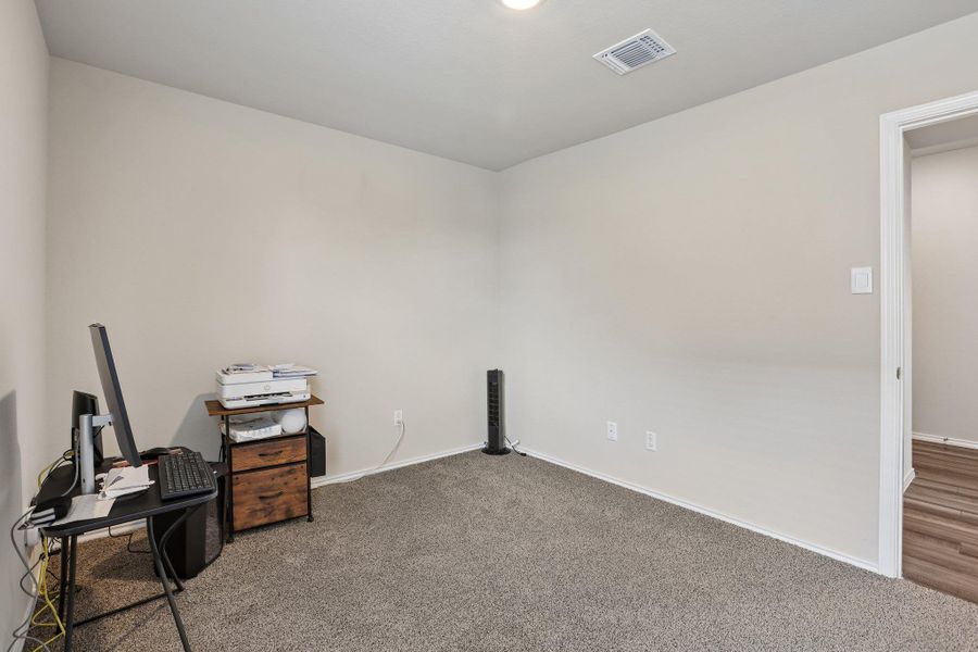 Spacious, unfurnished interior of a new home in , Copperas Cove (Image 24).