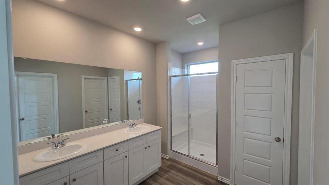 Furnished interior view inside a new home in Trails of Elizabeth Creek, Fort Worth (Image 7).