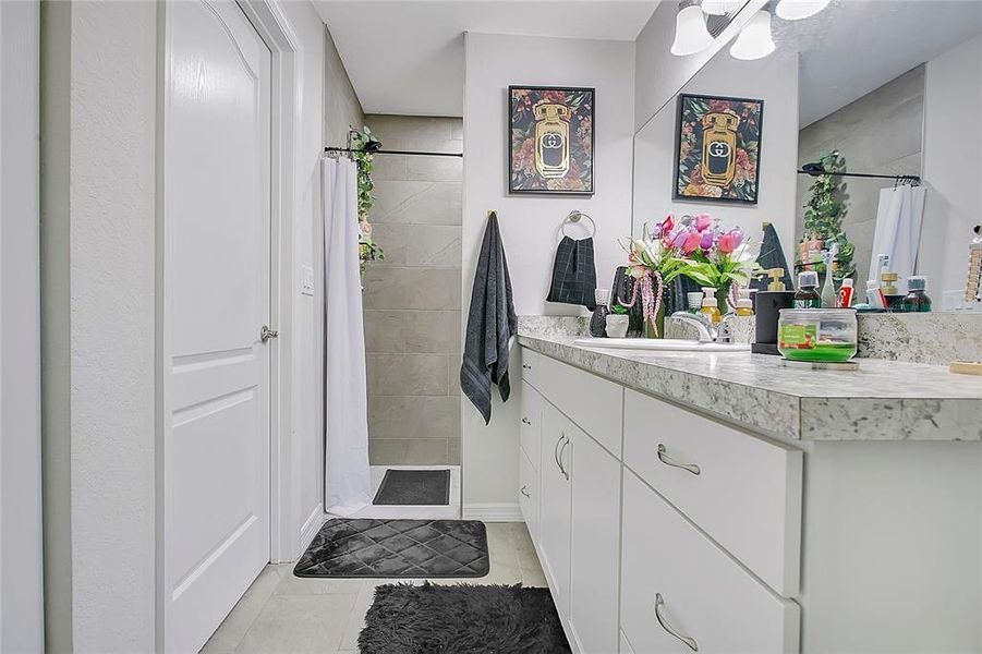 Furnished interior view inside a new home in , Ocala (Image 25).