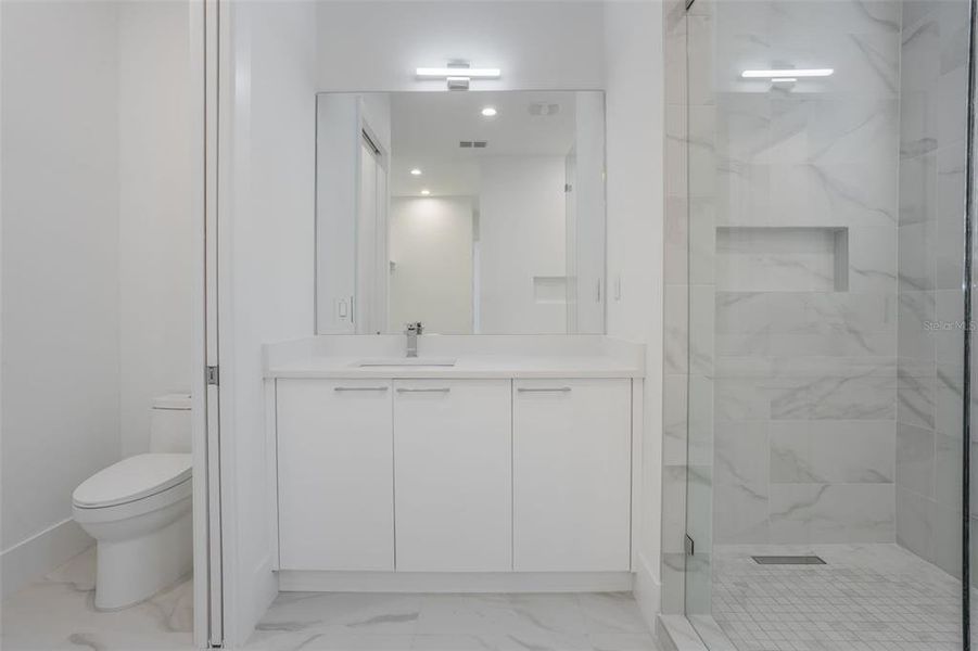 Furnished interior view inside a new home in , Montverde (Image 17).