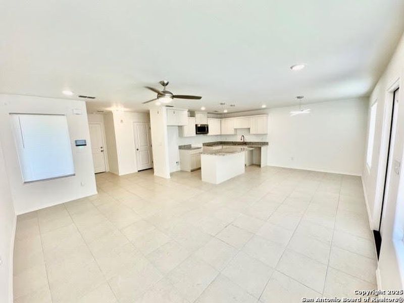 Spacious, unfurnished interior of a new home in , Laredo (Image 22). Spacious, unfurnished interior of a new home in , Laredo (Image 22).