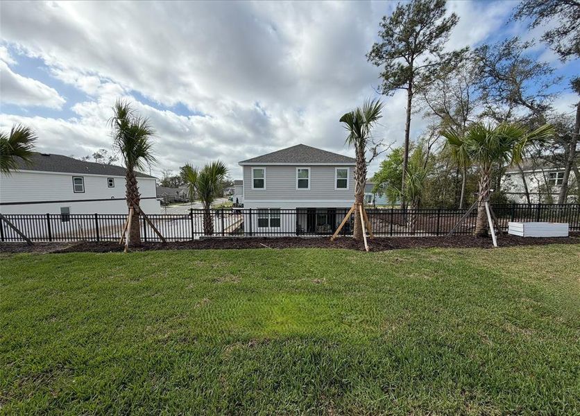 Exterior details and patio area of a home in Beresford Woods, Deland (Image 3).