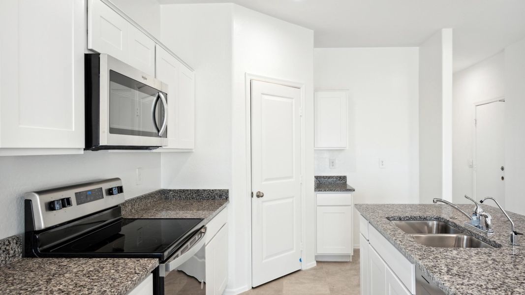 Furnished interior view inside a new home in Quail Ranch, San Tan Valley (Image 6).