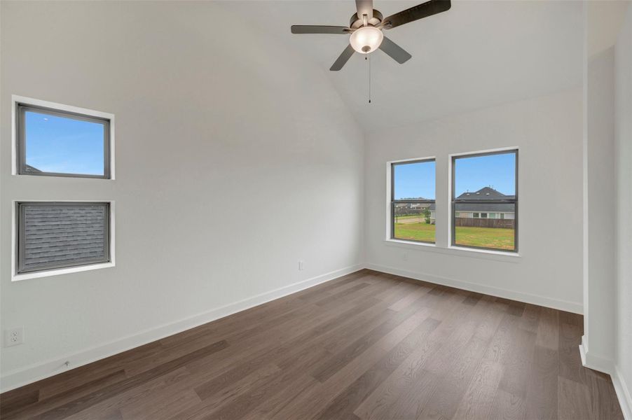 Spacious, unfurnished interior of a new home in Riceland - Enclave Row Collection, Mont Belvieu (Image 16).