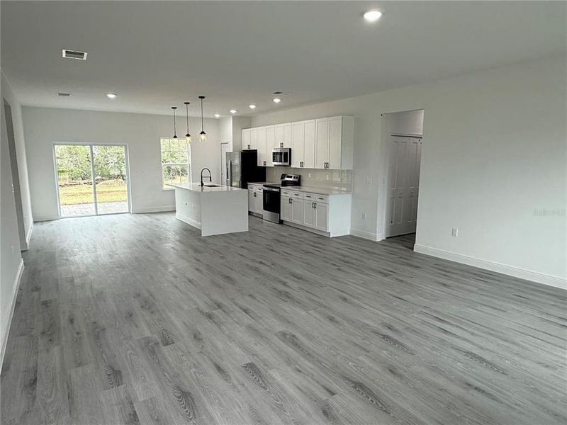 Spacious, unfurnished interior of a new home in , Ocala (Image 16).
