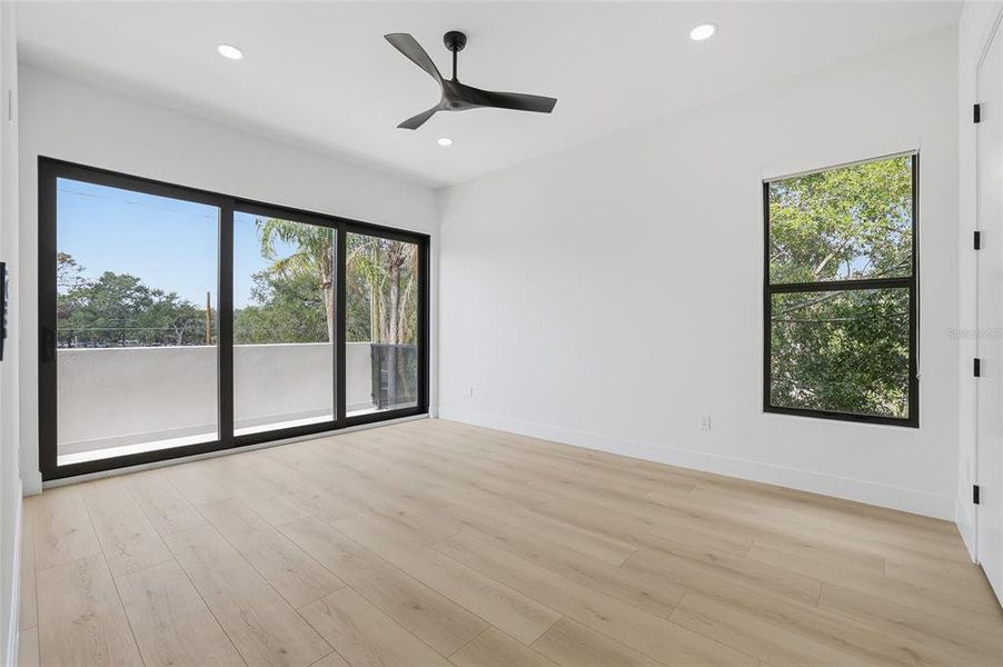Spacious, unfurnished interior of a new home in , Tampa (Image 63).