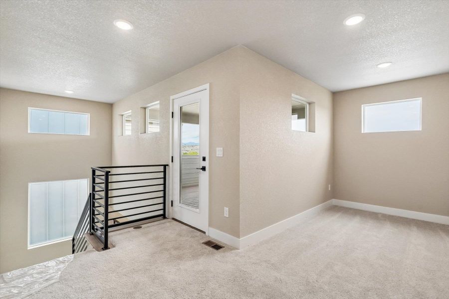 Spacious, unfurnished interior of a new home in Pony Park, Colorado Springs (Image 20).