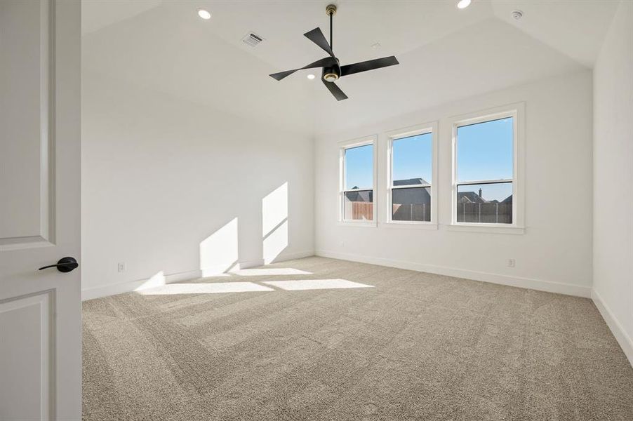 Spacious, unfurnished interior of a new home in NorthGlen, Haslet (Image 30).