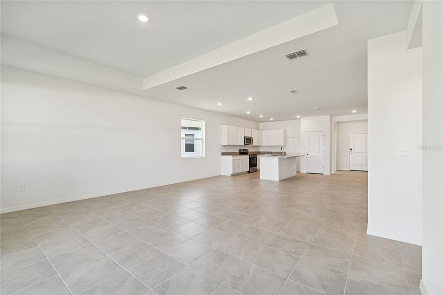 Spacious, unfurnished interior of a new home in Southpointe, Palmetto (Image 17).