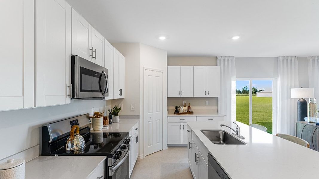 Florida CORE L004 Edison Kitchen 1of5 F1 Base6 8 4 25