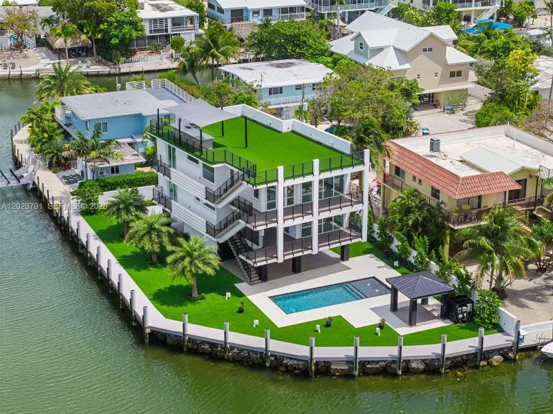 Condo located in Tavernier, FL showcasing its design and architecture (Image 49). Condo located in Tavernier, FL showcasing its design and architecture (Image 49).