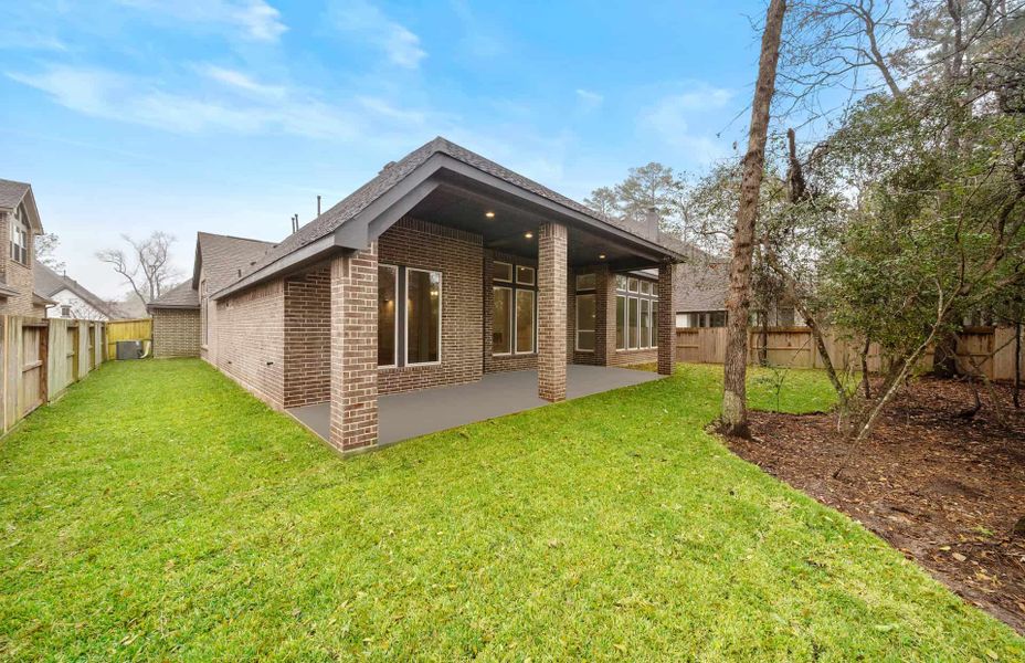 Representative exterior details of a home built from the 3068 by Ravenna Homes in The Woodlands Hills 65′, Willis (Image 28).