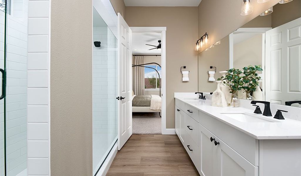 Arlington-Q721-DES Bathroom