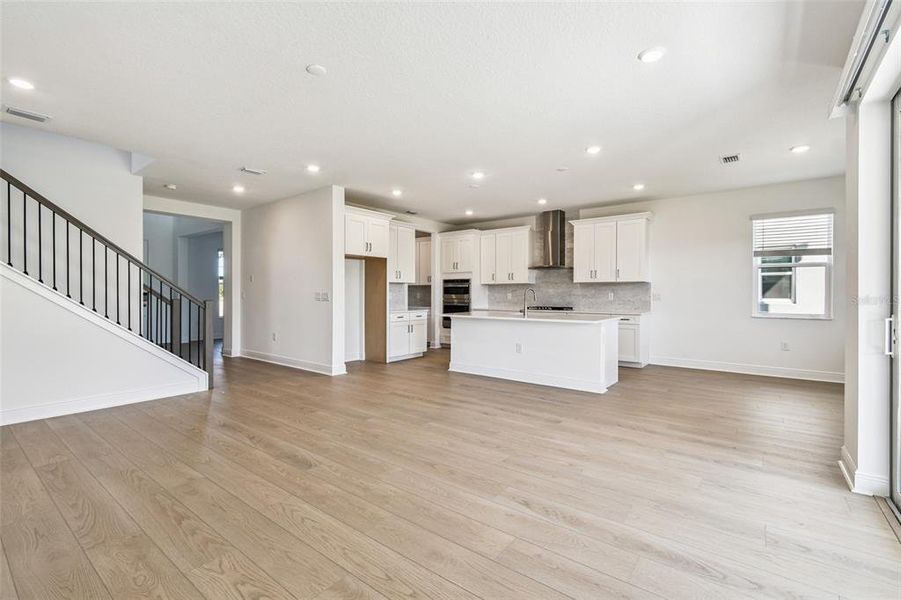 Spacious, unfurnished interior of a new home in Hawkstone, Sarasota (Image 9).