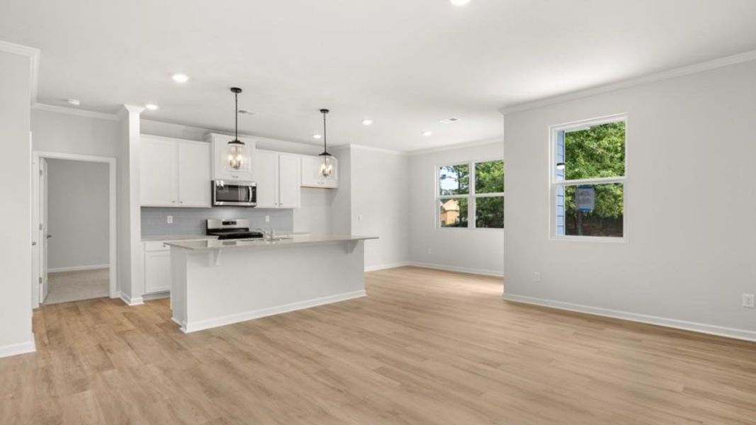 Spacious, unfurnished interior of a new home in Fairway 17 at Mirror Lake, Villa Rica (Image 19).