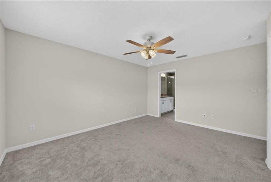 Spacious, unfurnished interior of a new home in Calusa Creek, Riverview (Image 31).