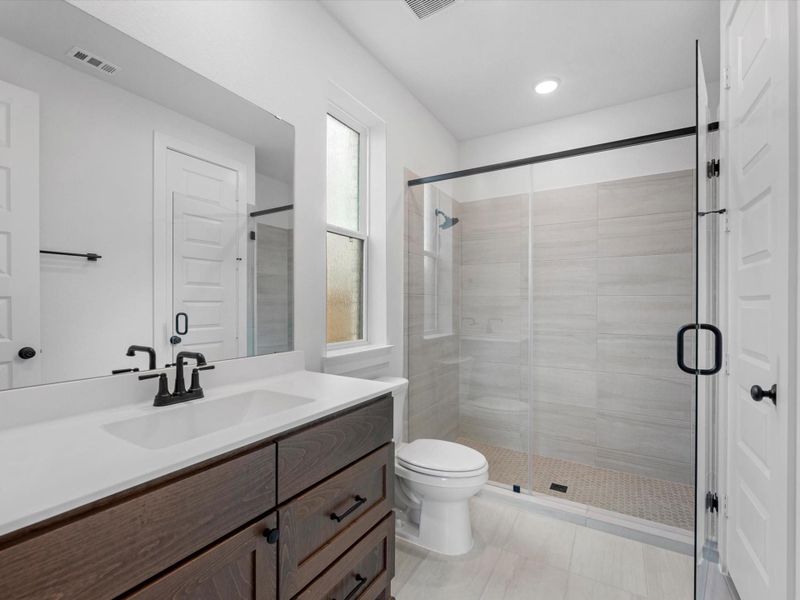 Furnished interior view inside a new home in Sienna 80′, Missouri City (Image 10).