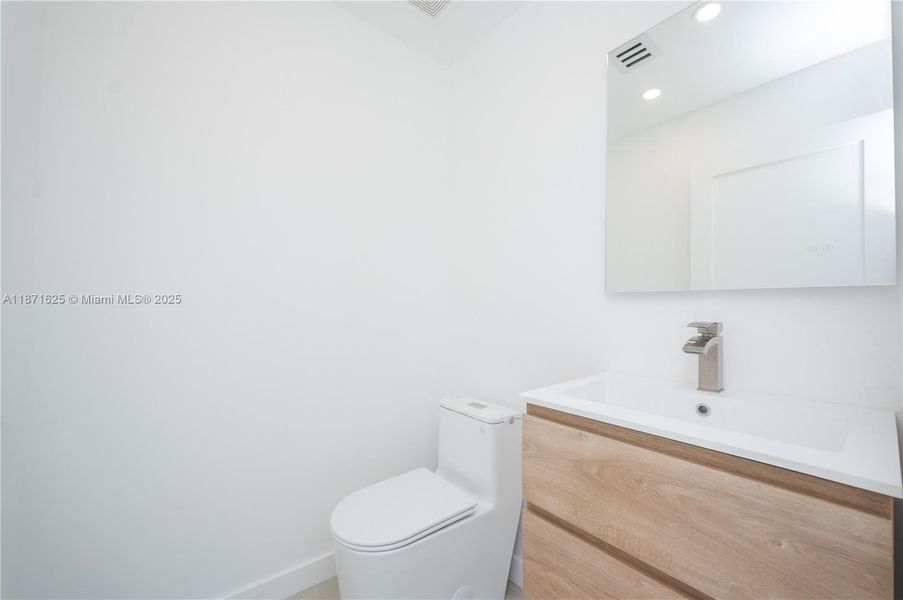 Furnished interior view inside a new home in , Fort Lauderdale (Image 12).