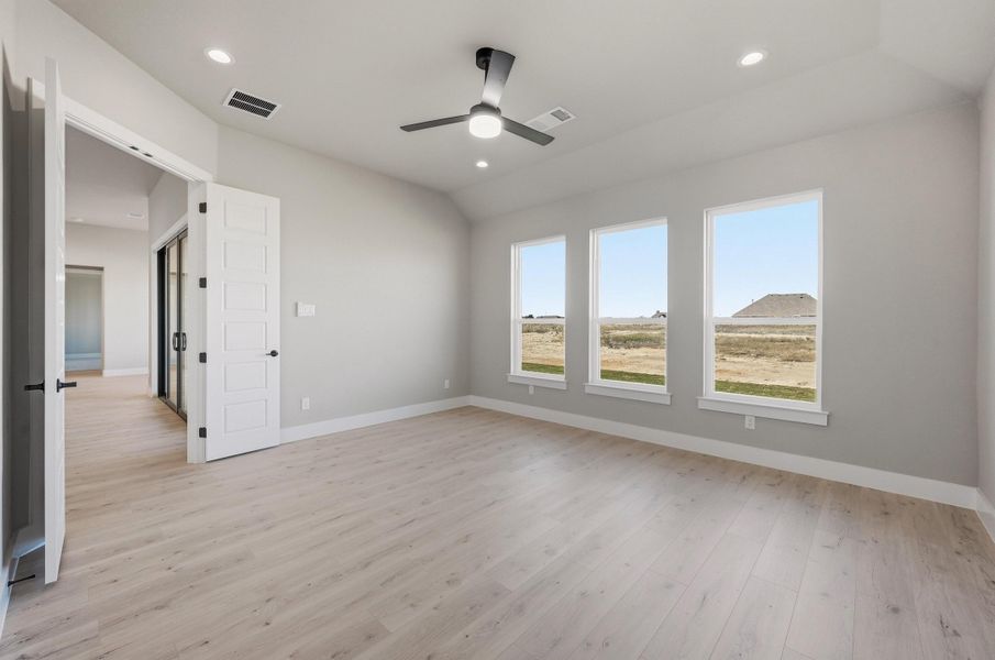 Spacious, unfurnished interior of a new home in Rocky Top Ranch, Azle (Image 29). Spacious, unfurnished interior of a new home in Rocky Top Ranch, Azle (Image 29).