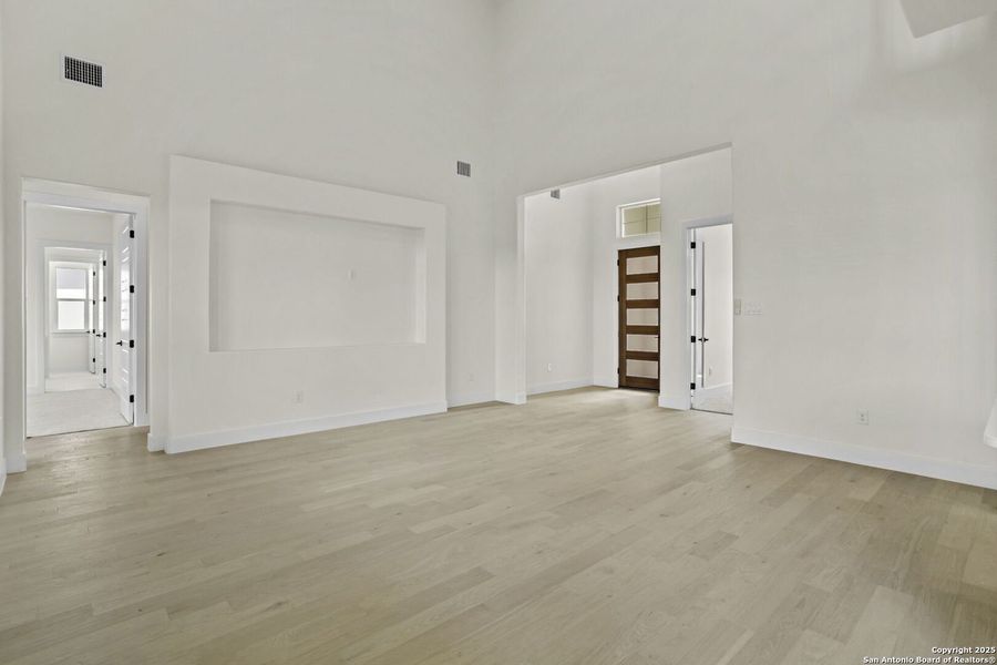 Spacious, unfurnished interior of a new home in , Fair Oaks Ranch (Image 19). Spacious, unfurnished interior of a new home in , Fair Oaks Ranch (Image 19).