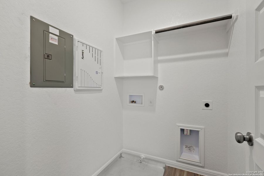 Spacious, unfurnished interior of a new home in Melissa Ranch, San Antonio (Image 21).