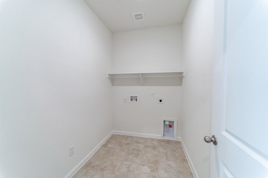 Spacious, unfurnished interior of a new home in Solterra, Mesquite (Image 40). Spacious, unfurnished interior of a new home in Solterra, Mesquite (Image 40).