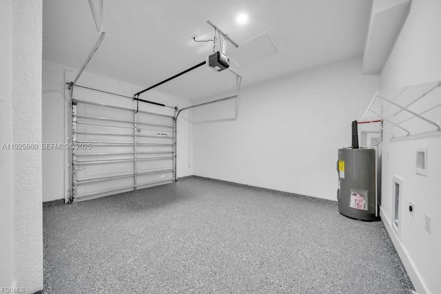 Spacious, unfurnished interior of a new home in , Lehigh Acres (Image 38).