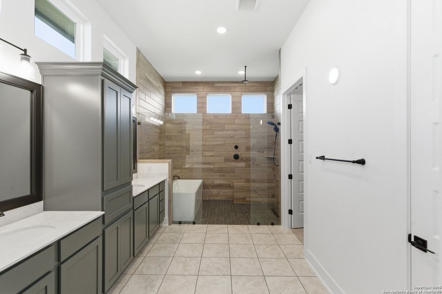 Furnished interior view inside a new home in Mesa Western, Cibolo (Image 10).