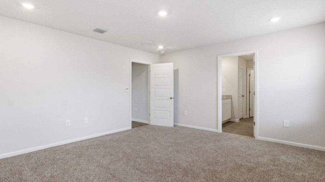 Spacious, unfurnished interior of a new home in Wesley Park, Crawfordville (Image 29).