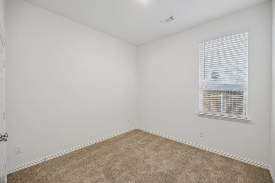Spacious, unfurnished interior of a new home in Bel Air Village, Sherman (Image 20).