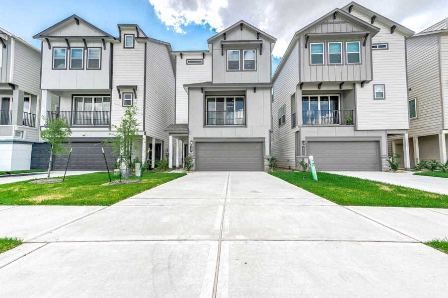 Beautiful front elevation of this single family home with double-wide driveway. Beautiful front elevation of this single family home with double-wide driveway.