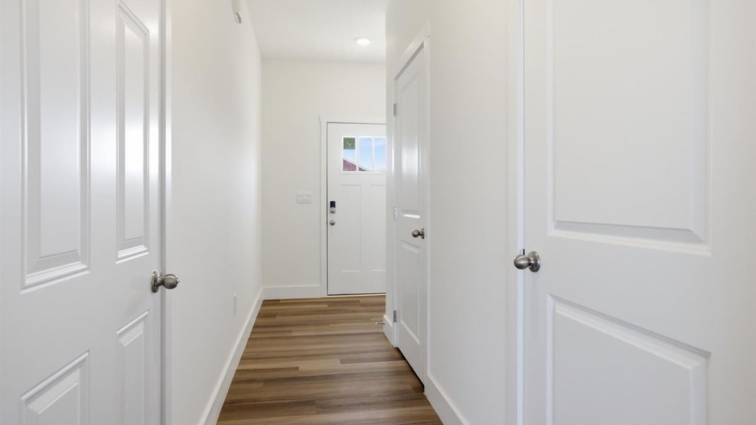 Spacious, unfurnished interior of a new home in Millstone Village, Morristown (Image 10).